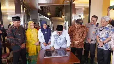 Bupati Tanah Datar Eka Putra Resmikan Restoran Ateh Awan