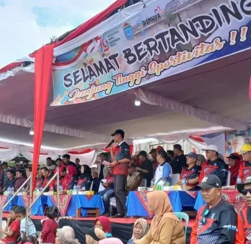 Lomba perahu bidar