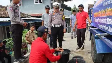 HUT Ke-69 Lalulintas Bhayangkara Bansos Air Bersih Kepada Warga
