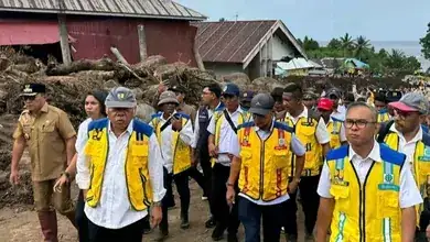 Menteri Basuki Meninjau Lokasi Banjir Bandang Kelurahan Rua, Kecamatan Ternate Pulau, Kota Ternate, Maluku Utara