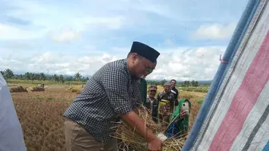 Calon Bupati Idaman Tanah Datar Gotong Royong Bersama Masyarakat Nagari Minangkabau