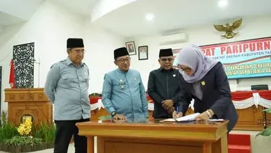 Paripurna Penandatanganan Persetujuan Bersama Terhadap Ranperda APBD 2025