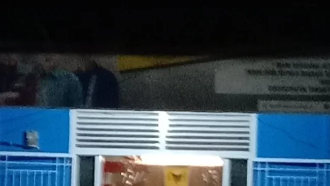 Abaikan Edaran Mendagri,Wali Nagari Saruaso Bagikan Bantuan Ayam Malam Hari,Ada Apa???