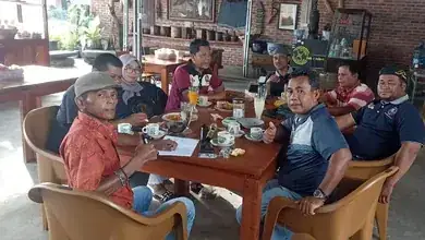 Aliansi Wartawan Indonesia DPC Tanah Datar Gelar Pertemuan di Sikolu Caffe