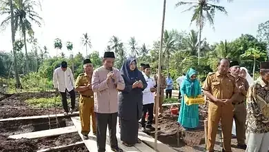 Wabup Pringsewu Letakkan Batu Pertama Pembangunan Mushola Al-Muttaqin Panutan