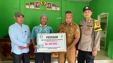 Pemerintah pekon sukoharum membagikan BLT dd yang membutuhkan