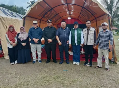 Rico Alviano Hadir, Bantuan Untuk Korban Tanah Datar Diserahkan