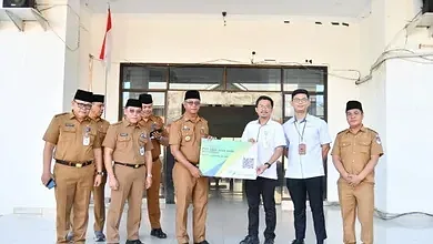 Bupati Oskar Manoppo Serahkan Santunan BPJS