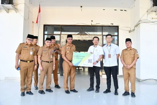 Bupati Oskar Manoppo Serahkan Santunan BPJS
