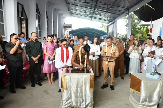 Bupati Oskar Resmikan Pastori GIMBM Musafir Kotabunan