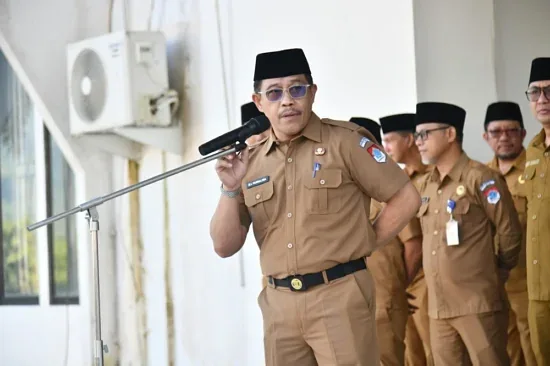 Sekda Boltim Pimpin Apel Kerja Tegaskan Pentingnya Penegakan Disiplin ASN