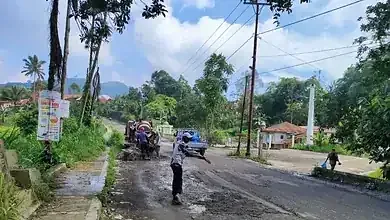 Jalan Rusak Parah,Ari Black jack ,UD Berkat,Camelia Trade Centre Dan Arif Bangunan Bersinergi Perbaiki Jalur Provinsi di Nagari Rao-Rao