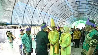 Bupati Oskar Didampingi Ketua TP-PKK Boltim Hadiri Upacara Tulude Jiko Bersatu