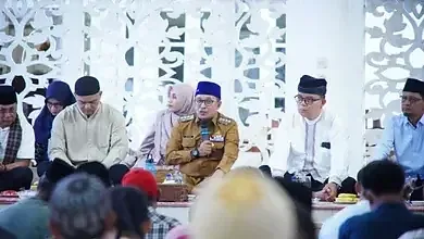 Bupati Eka Putra Berbuka Puasa Bersama Petugas Kebersihan dan Ingatkan Kebersihan Tanggung Jawab kita Semua