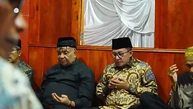 Bupati Eka Hadiri Acaran Menaiki Rumah Gadang Milik Kaum Wamenaker RI