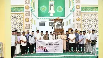 Sekretaris Daerah Bolaang Mongondow Timur M. Iksan Pangalima mewakili Bupati Oskar Manoppo hadiri peringatan Nuzulul Qur'an di Masjid Nurjannah Tutuyan. Ceramah Ustadz Yusuf Dani Pontoh ajak jamaah jadikan Al-Quran pedoman hidup.