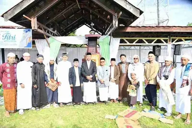 Open House Idul Fitri, Bupati Boltim, Oskar Manoppo, Silaturahmi Lebaran, Bolaang Mongondow Timur, Tradisi Idul Fitri, Forkopimda Boltim, Novia Bachmid, Pembangunan Daerah