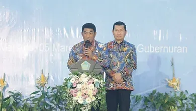 Satu tahun kepemimpinan Gubernur Yulius Selvanus dan Wakil Gubernur Victor Mailangkay di Sulawesi Utara, refleksi kolaborasi, semangat mapalus, dan tanggung jawab moral dalam membangun Bumi Nyiur Melambai menuju kesejahteraan rakyat.