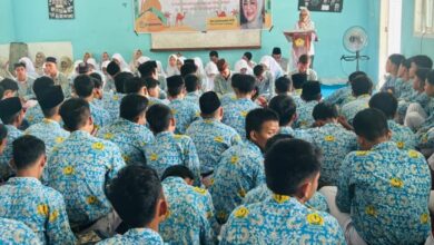 SMA N 1 Tanjung Raja Ogan Ilir gelar pesantren kilat Ramadhan 1447 H selama tiga hari untuk siswa kelas X-XII. Kegiatan mencakup materi thahara, praktik wudhu, dan khataman Al-Quran untuk menanamkan nilai tradisi pesantren.