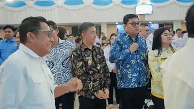 Wakil Bupati Bolaang Mongondow Timur Argo V. Sumaiku hadiri pelantikan pengurus Dekopinda Sulut periode 2026-2030 di Manado. Dukung penuh program Koperasi Desa Merah Putih Presiden Prabowo Subianto untuk perkuat ekonomi kerakyatan.