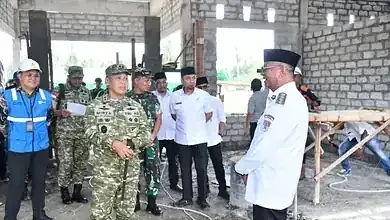 Pangdam XIII/Merdeka Mayjen TNI Mirza Agus bersama Bupati Boltim Oskar Manoppo tinjau pembangunan Yonif TP 868/Bantong Sakti di Desa Motongkad Utara. Sinergi TNI dan pemerintah daerah perkuat pertahanan wilayah Sulawesi Utara.