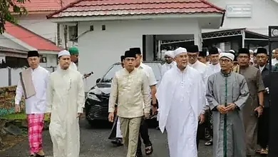 Wali Kota dan Wakil Wali Kota Kotamobagu Salat Idulfitri Bersama Warga