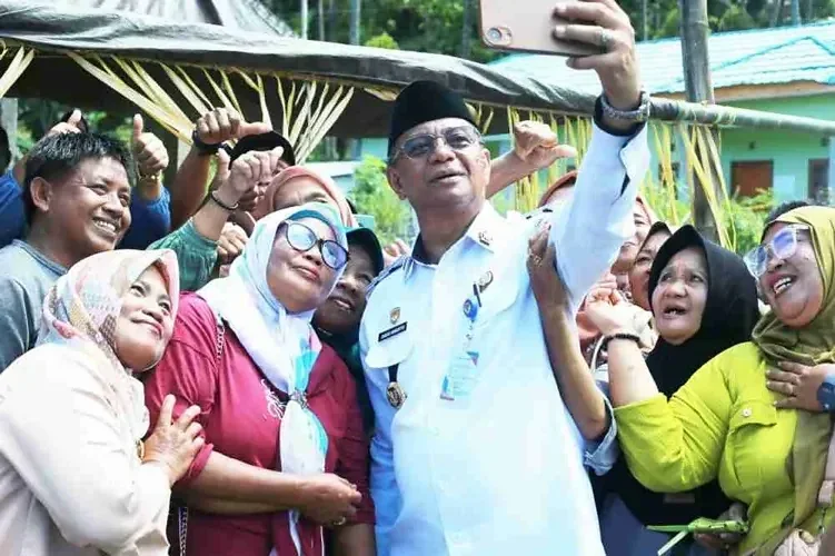 blusukan bupati boltim bersama wabup boltim diperayaan ketupat matabulu 2026