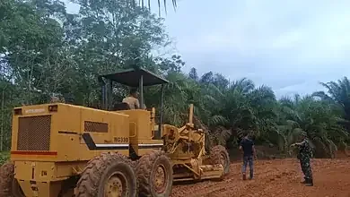 Untuk Kesejahteraan Warga Satgas TMMD Kodim 0402 OKI Kebut Pembukaan Jalan