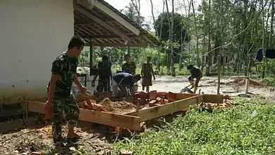 Semangat Gotong Royong Satgas TMMD Ke-128 Kodim 0402 OKI, Pembangunan MCK Pematang Sukatani Dikebut Demi Kesejahteraan Warga
