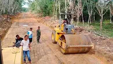 TMMD Ke-128 Kodim 0402 OKI, Progres Pembangunan Jalan di Desa Pematang Sukatani Hampir Rampung 100 Persen