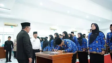 Bupati Eka Putra Mengambil Sumpah dan Janji 46 Orang Pegawai Negeri Sipil