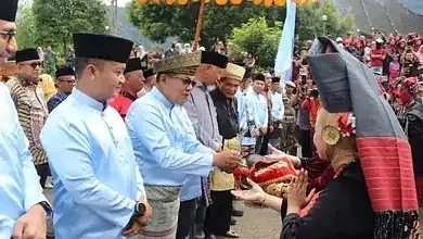 Ketua DPRD Anton Yondra Hadiri Pembukaan Festival Minangkabau 2026 di Istano Basa Pagaruyung