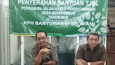 Lama Mengalami Kerusakan, Perhutani KPH Banyuwangi Selatan Serahkan Bantuan TJSL Guna Perbaikan Jalan di Siliragung