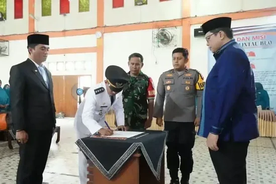 Wabup Ahmad Fadly Hadiri Sertijab Camat Lintau Buo Utara dan Lintau Buo