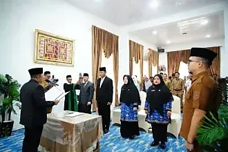 Bupati Eka Putra Melantik 4 Pejabat,Tekankam Untuk Terus Berinovasi