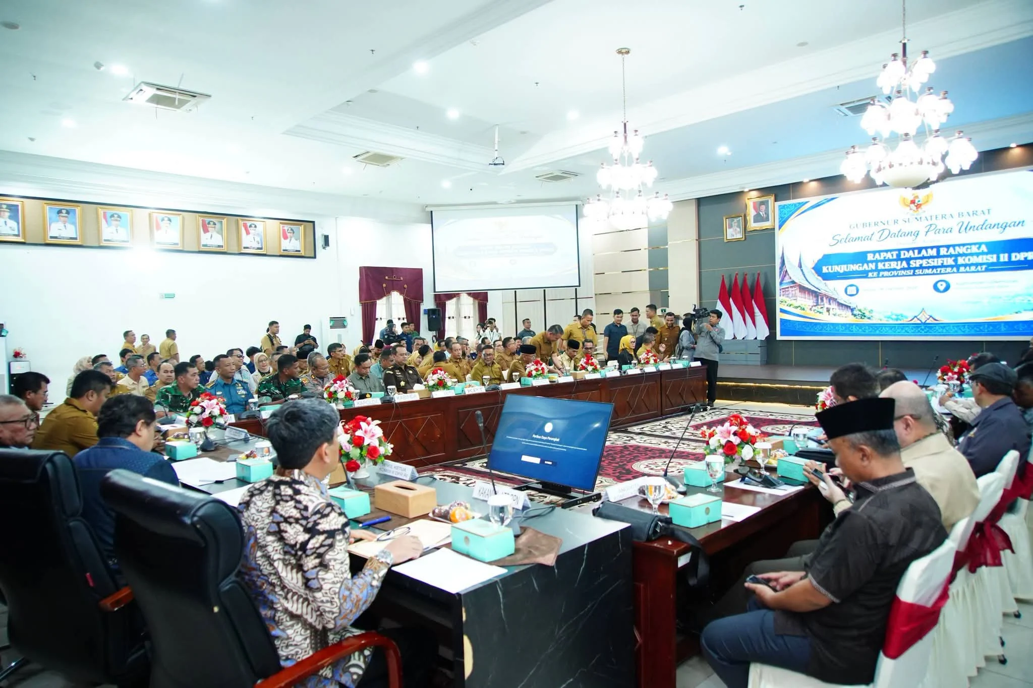 Bupati Tanah Datar Eka Putra Hadiri Rapat Kunjungan Kerja Spesifik Komisi II DPR RI