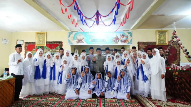 Foto pendukung berita Ada yang berbeda,Khatam Al-Qur’an di Lintau Buo Utara Diikuti Anak-anak dan Lansia