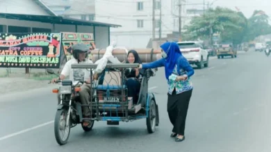 Foto pendukung berita Antisipasi Kabut Asap Karhutla, Dinas Kesehatan Labuhanbatu Bagikan Masker kepada Masyarakat